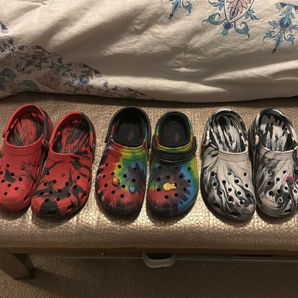 Crocs 3 pairs men’s 5, women’s 7